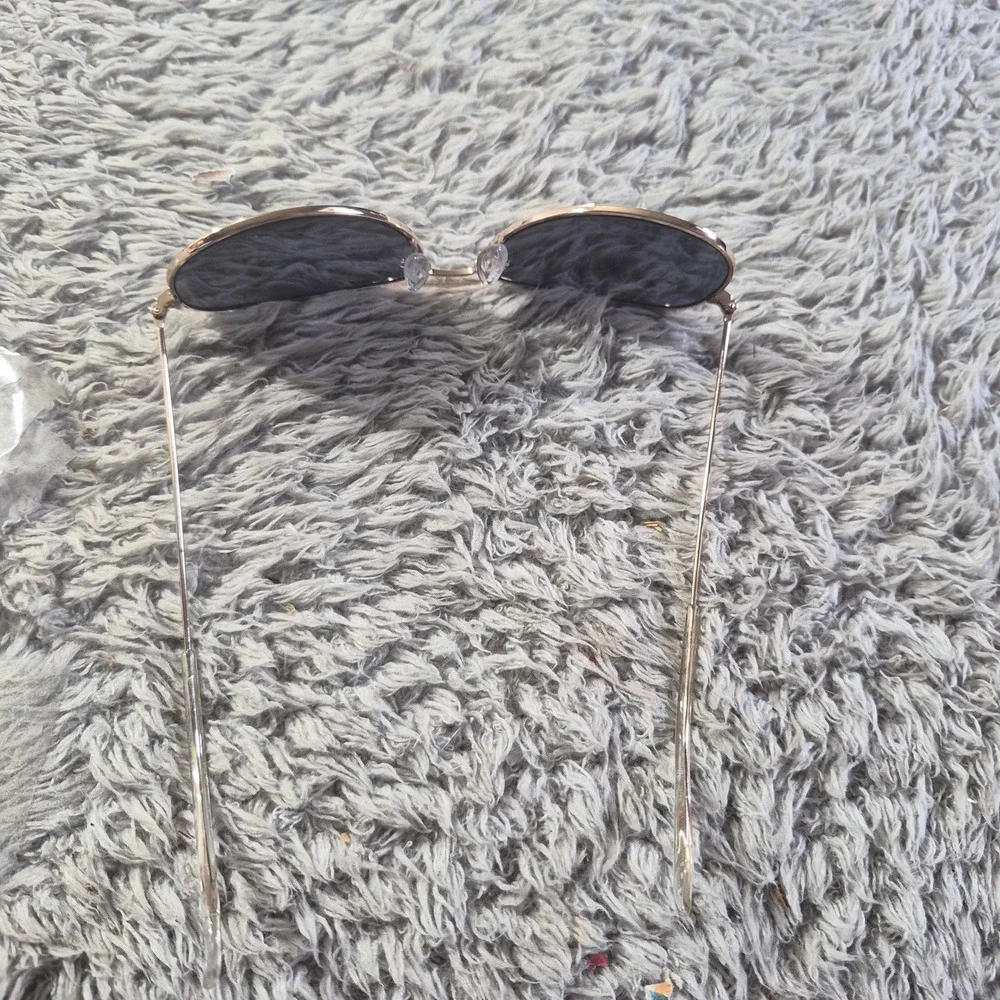 Steve Madden Aviator Sunglasses Gold Tone Metal Frame Dark Lens‎ Unisex Shades